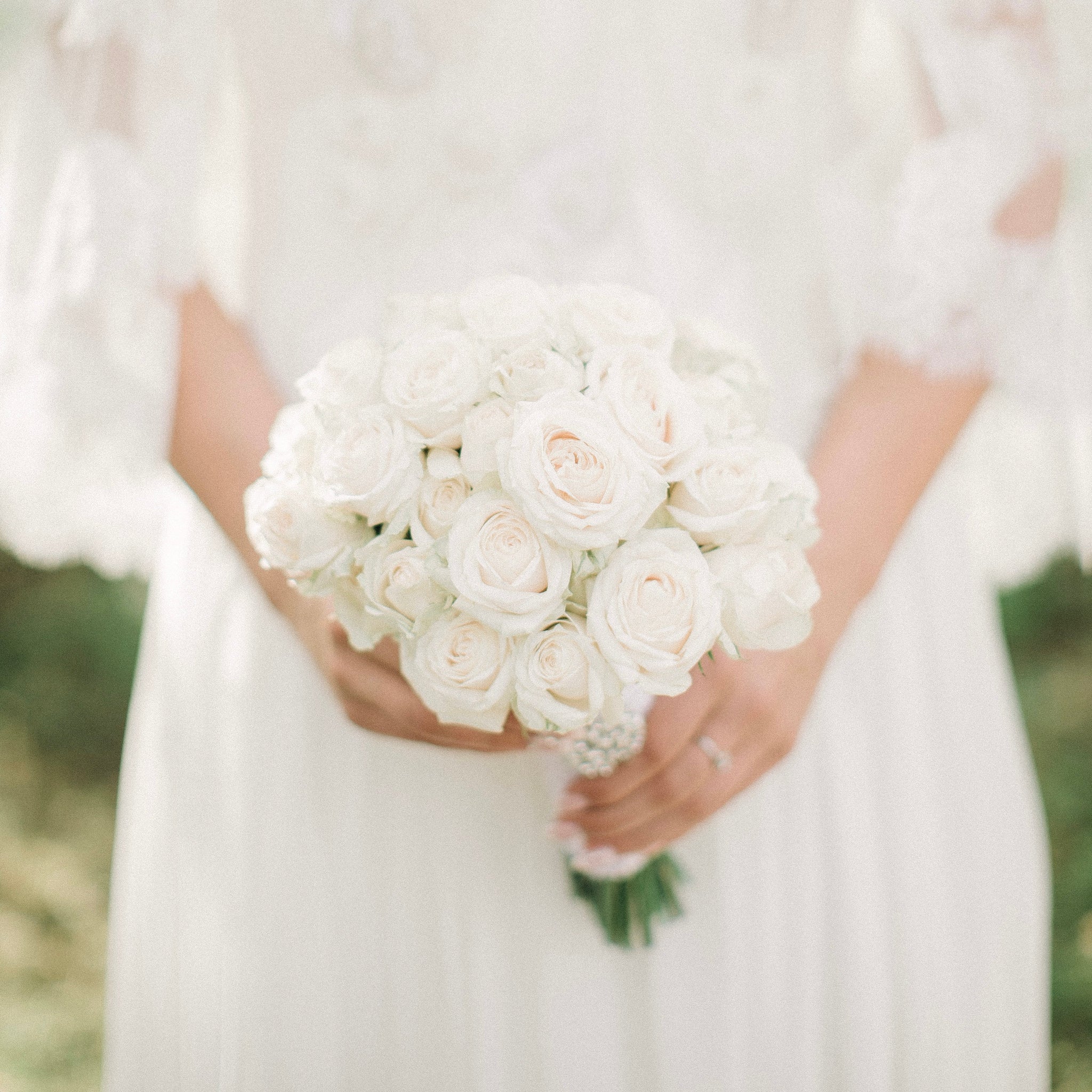 all white bridal bouquet